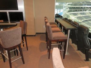 Suite 522 Drink Rail